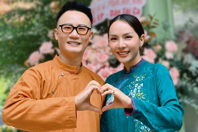Gia đình 3 thế hệ sống ở biệt thự 500m2 của nam ca sĩ Việt lấy vợ cựu người mẫu