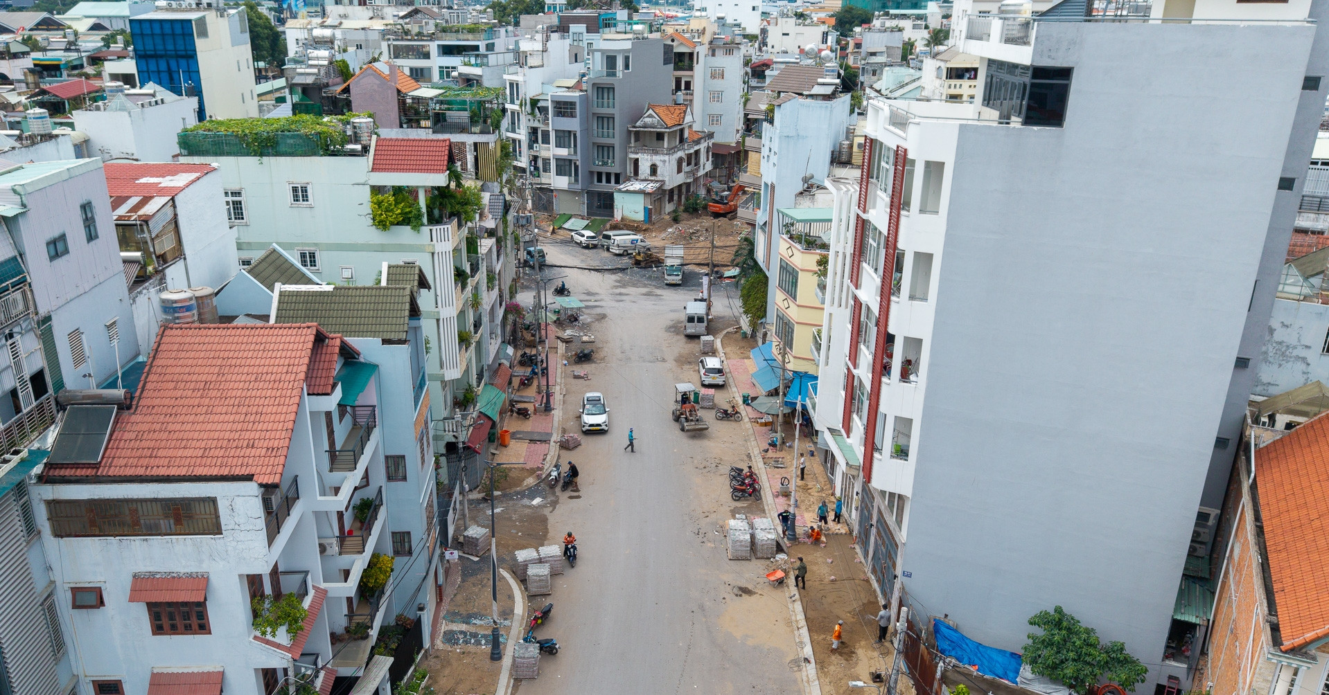 Cận cảnh đường 4 làn xe trên kênh từng ô nhiễm gần sân bay Tân Sơn Nhất