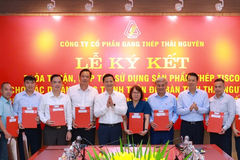 Chủ tịch tỉnh đề nghị ưu tiên dùng thép nội, 14 nhà đầu tư ký ngay thỏa thuận 168.000 tấn