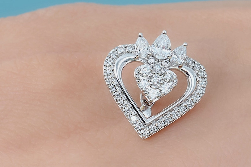 Dự phòng 865 tỷ đồng vì kim cương, PNJ lỗ gần 283 tỷ, cổ phiếu về đáy 6 năm