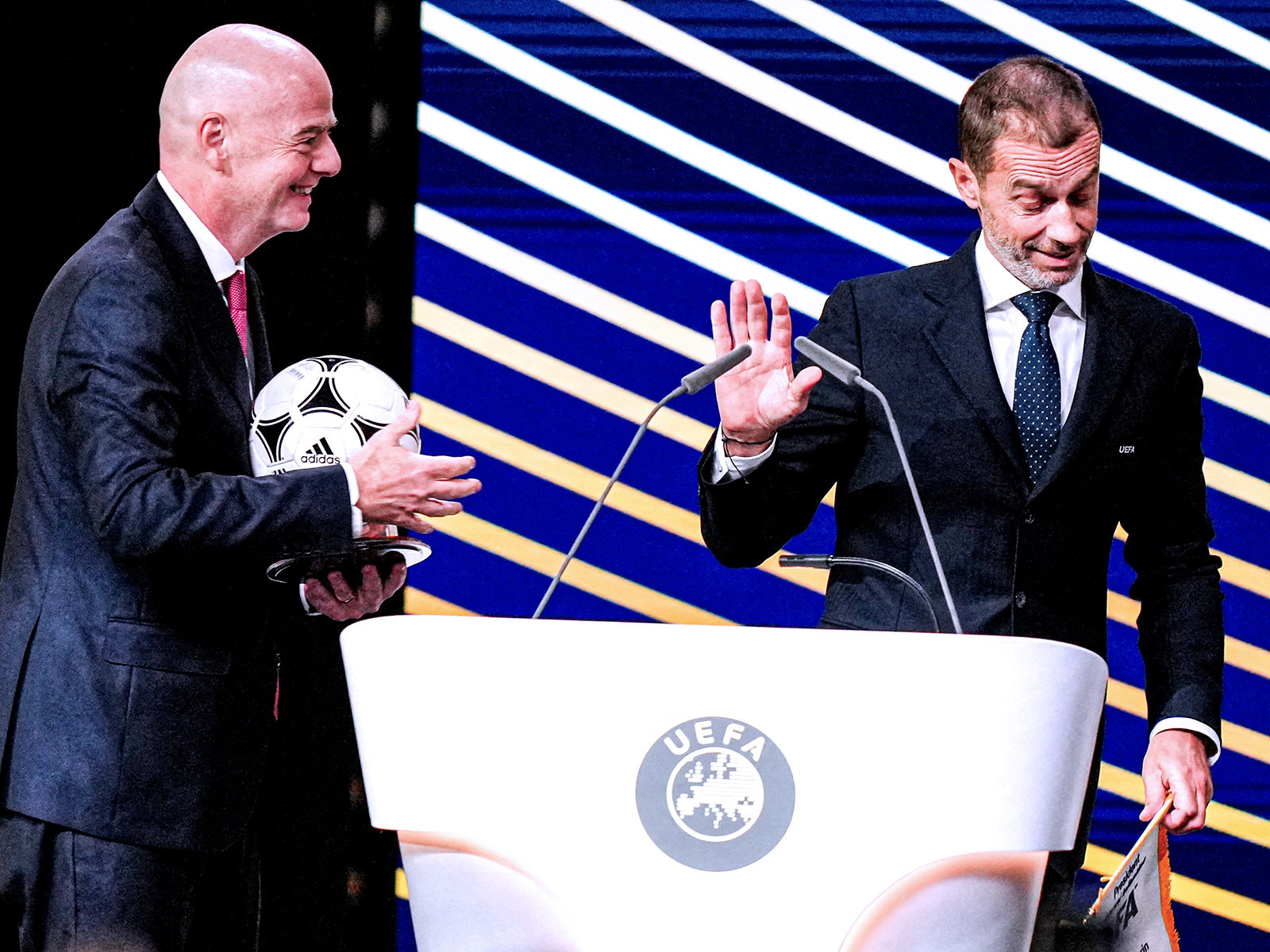 Infantino Ceferin.jpg