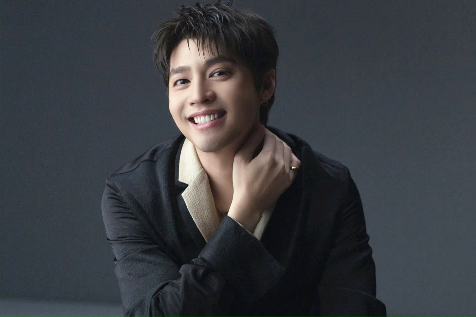 Khối tài sản khó tin của nam ca sĩ Việt đẹp trai, hát hay nhất nhì showbiz Việt