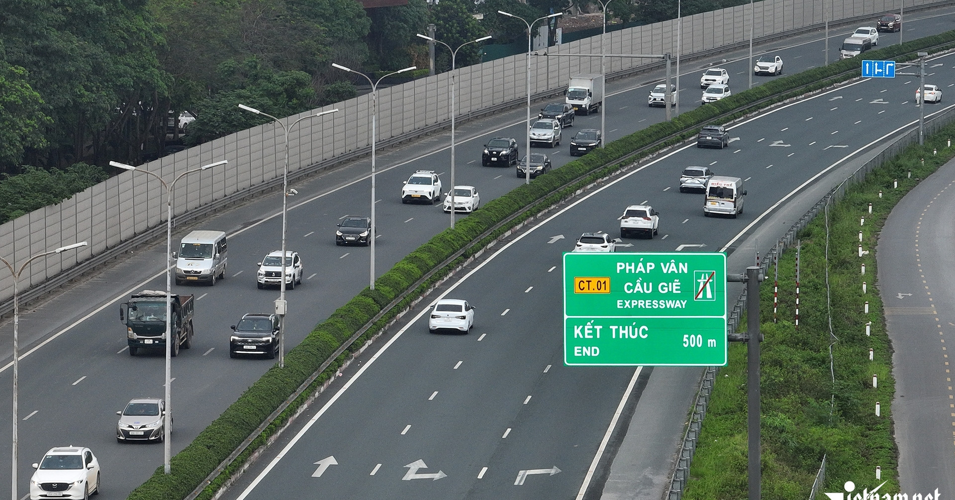 Làn trái cao tốc chỉ để vượt: Chạy đúng tốc độ tối đa vẫn phải nhường đường?