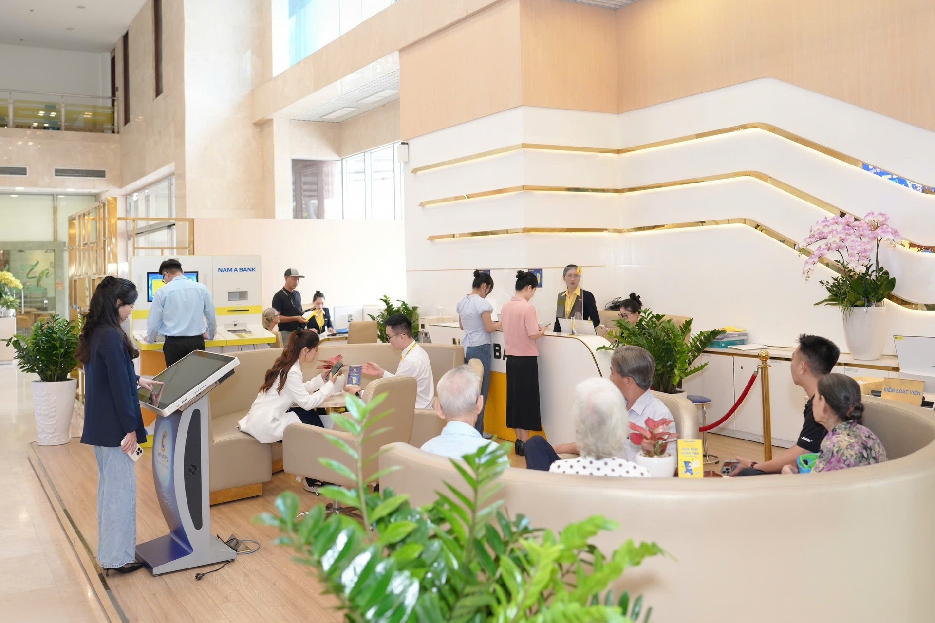 Nam A Bank: Lợi nhuận tăng 25%, tỷ lệ nợ xấu giảm mạnh