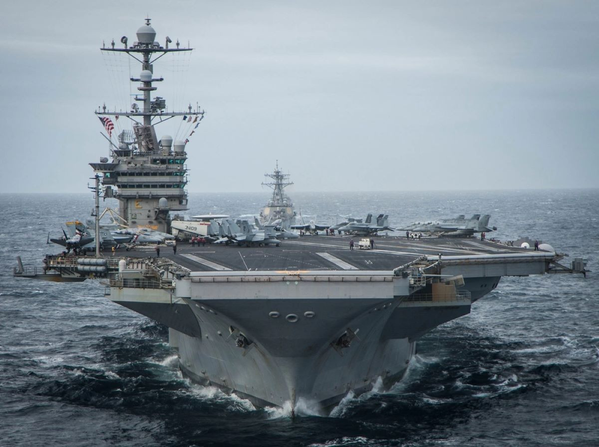 Tàu sân bay USS George Washington Mỹ 1.jpg