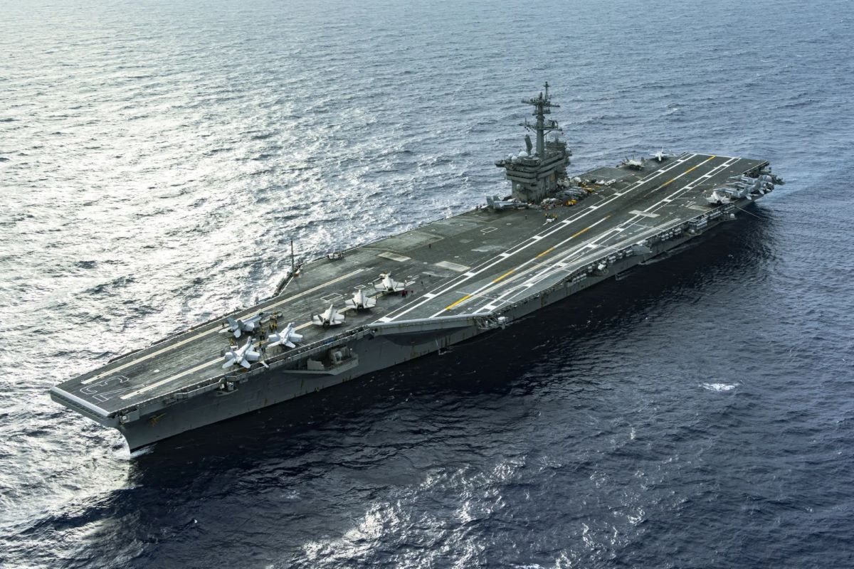 Tàu sân bay USS George Washington Mỹ.jpg