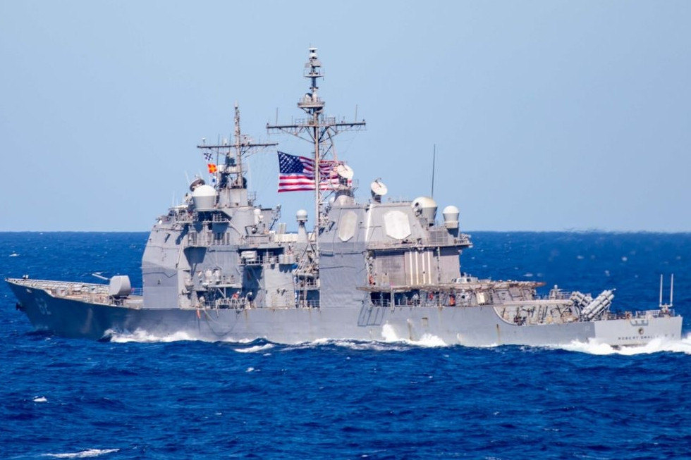 Tàu tuần dương USS Robert Smalls CG-62 có gì mà bảo vệ cả nhóm tàu sân bay Mỹ