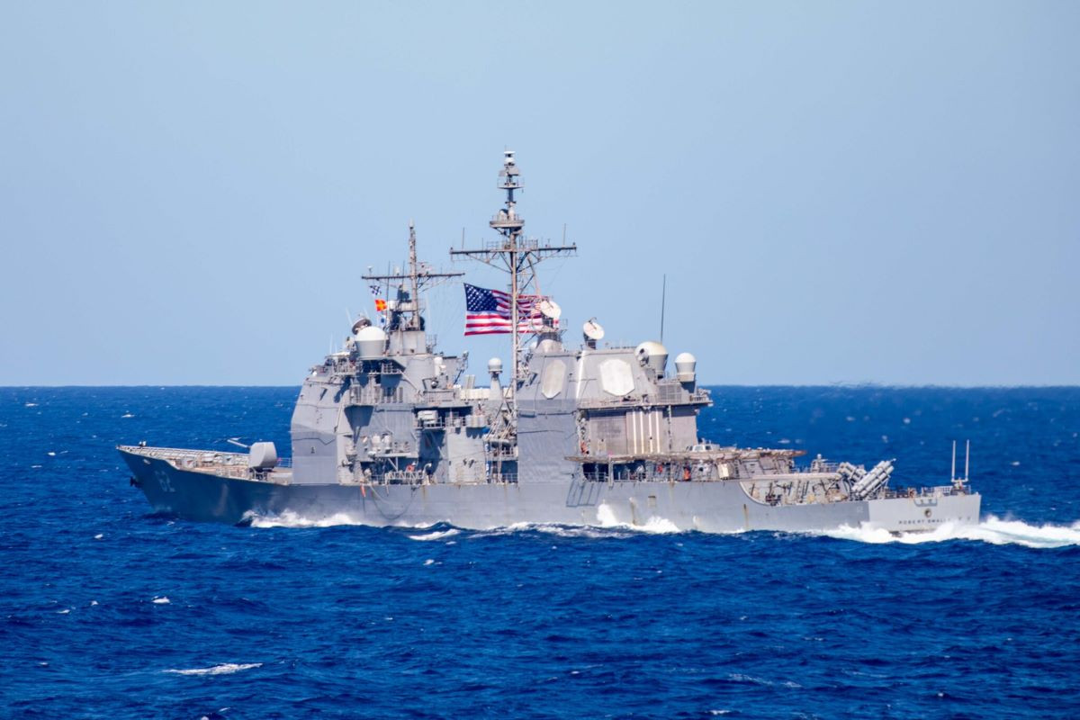 Tàu tuần dương USS Robert Smalls CG 62 Mỹ 1.jpg