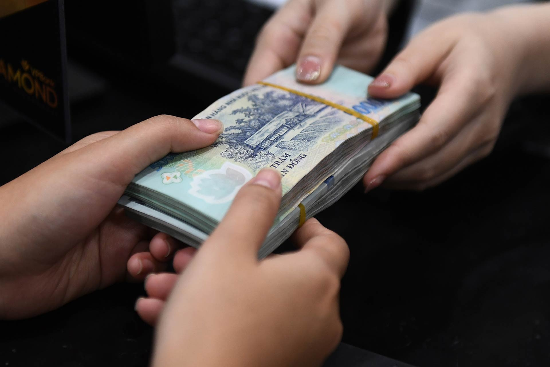 Vay 500 triệu trong 1 năm lãi suất bao nhiêu?