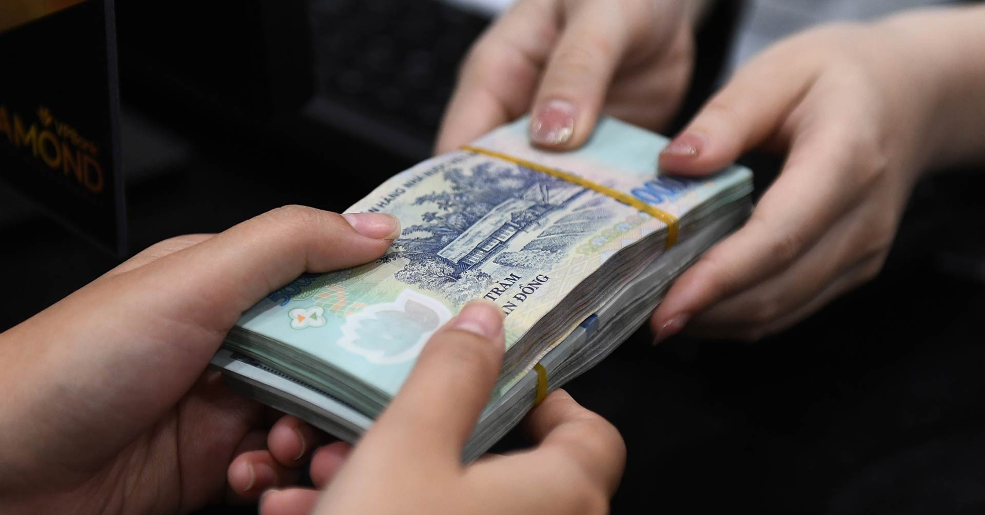 Vay 500 triệu trong 1 năm lãi suất bao nhiêu?