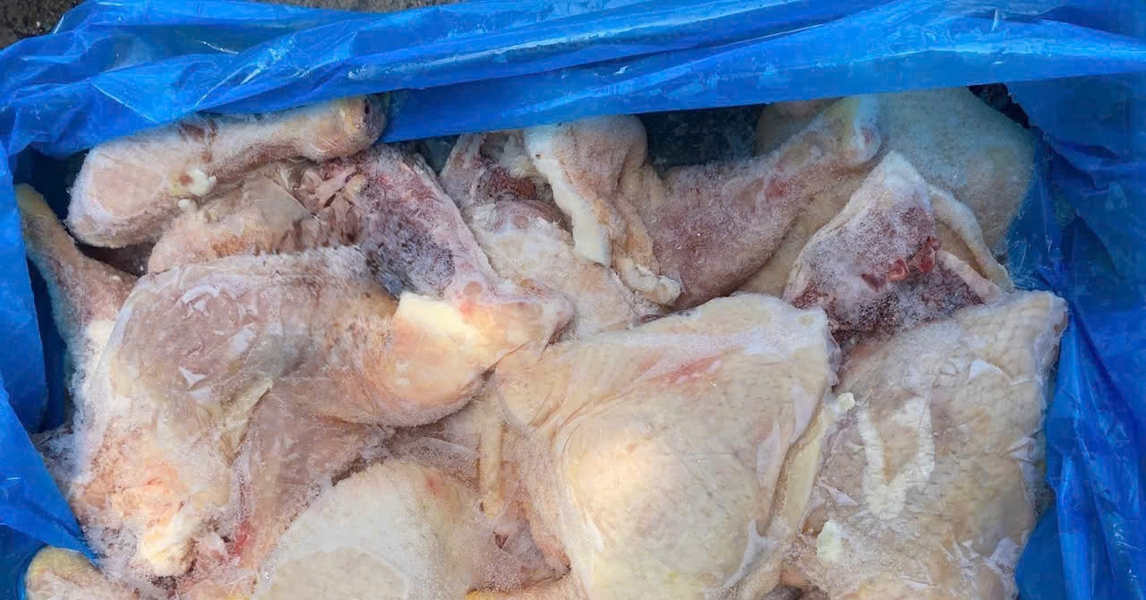 Việt Nam chi hàng trăm triệu USD nhập khẩu gà "ngoại", gà nội lại rớt giá