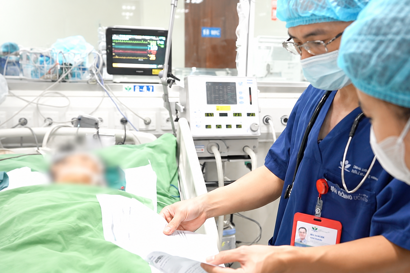 Bé trai Hà Nội đuối nước ngừng tim tại bể gần nhà ngay buổi học bơi thứ 3