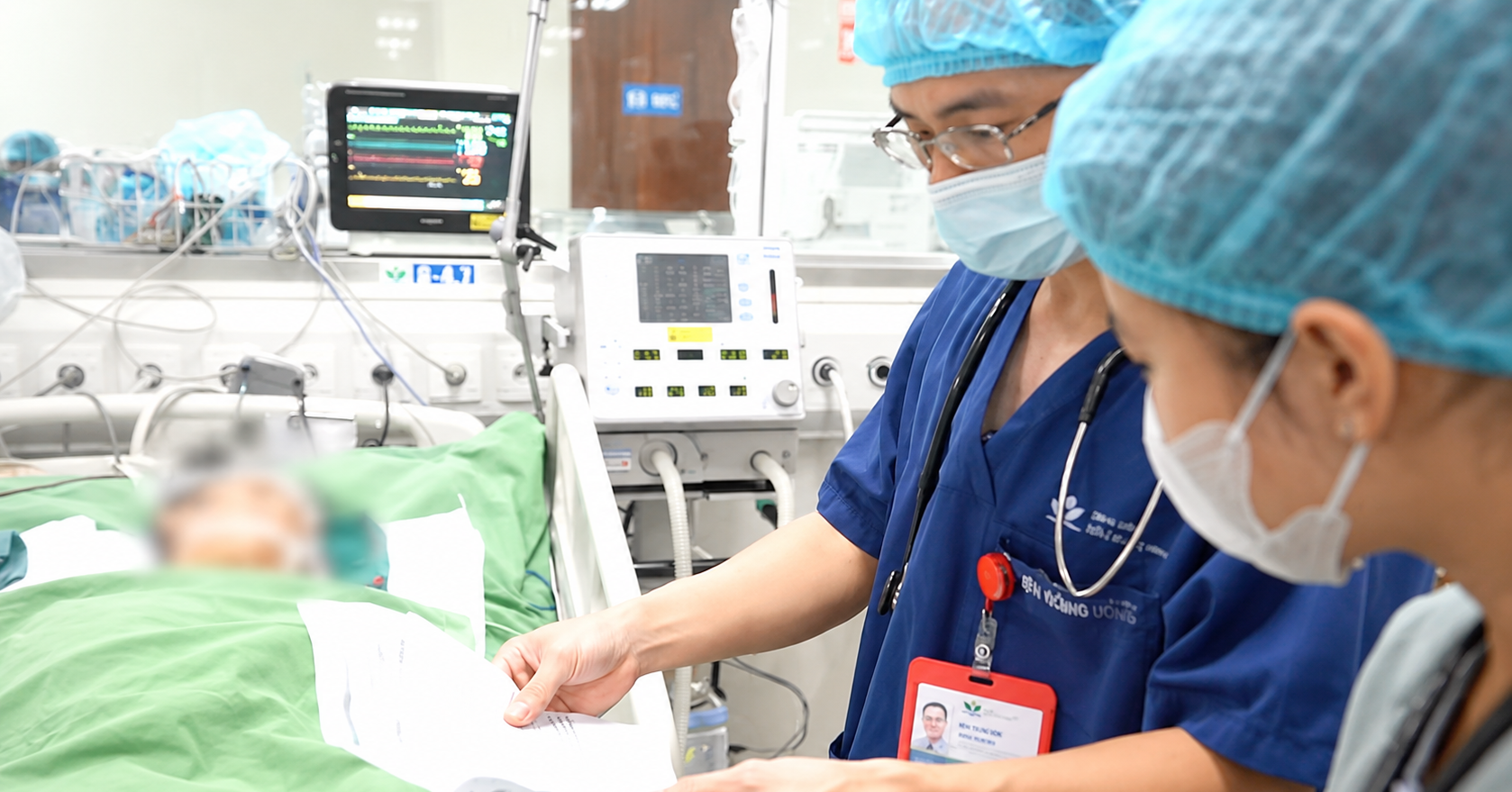 Bé trai Hà Nội đuối nước ngừng tim tại bể gần nhà ngay buổi học bơi thứ 3