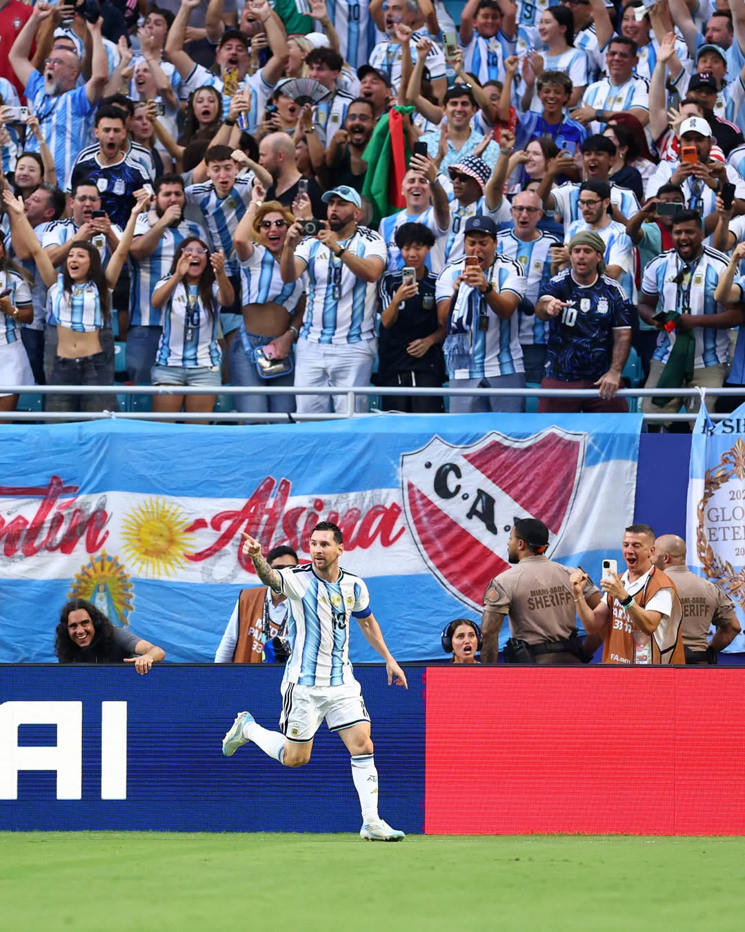 https://static-images.vnncdn.net/vps_images_publish/000001/000003/2026/7/4/cdv-argentina-2-1551.jpeg