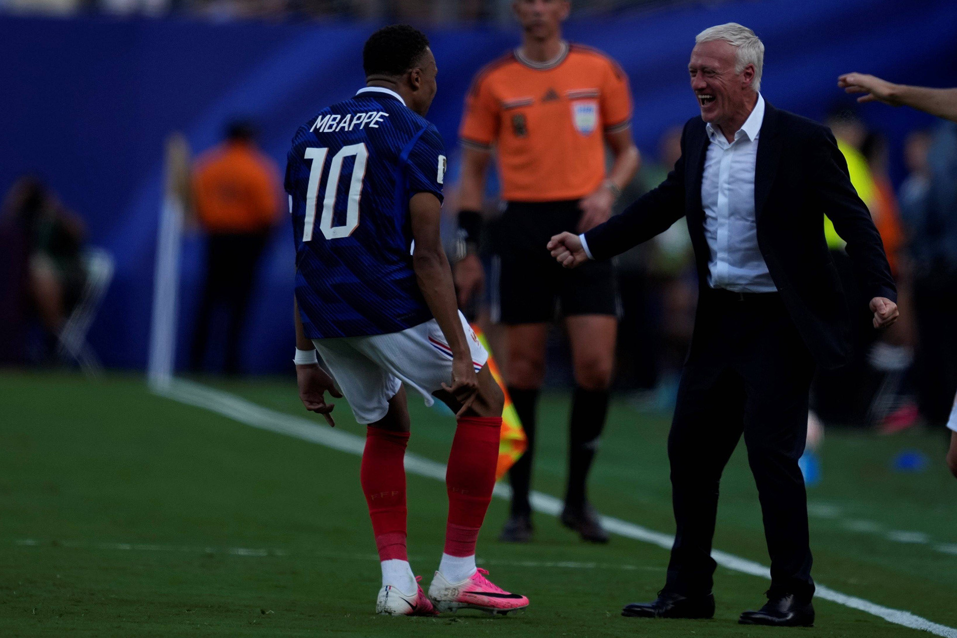 Deschamps Mbappe Phap.jpg