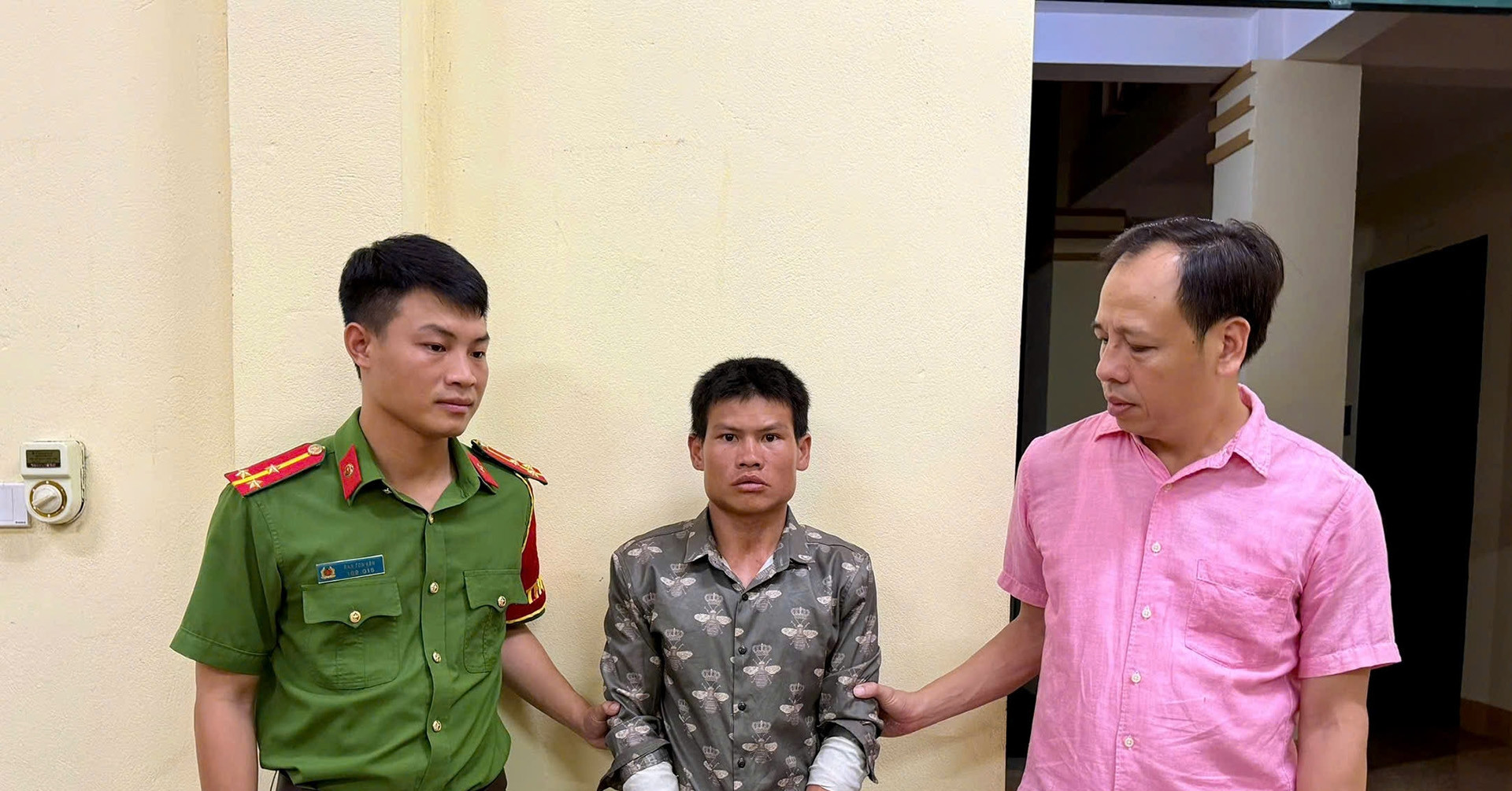 Đang bán dưa ven đường, bé gái 6 tuổi bị bắt cóc