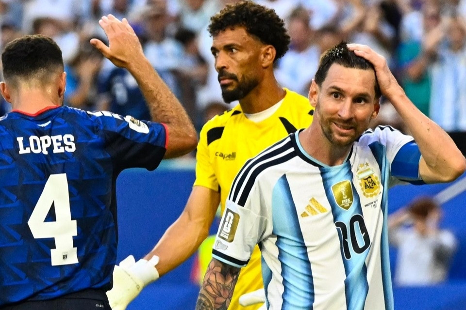 Messi nói thật về Argentina sau trận thắng toát mồ hôi Cape Verde