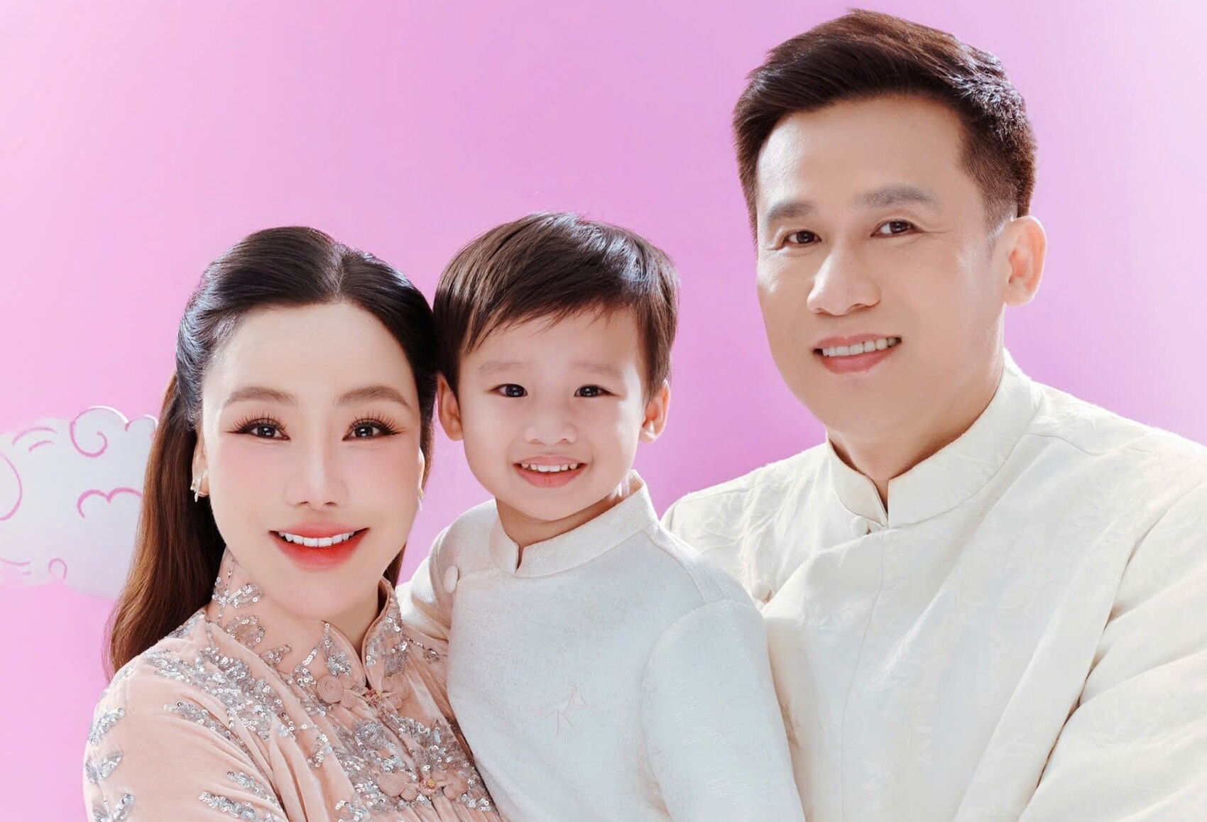 Hồ Quỳnh Hương: Tôi không mong con phải thật xuất sắc hay nổi tiếng