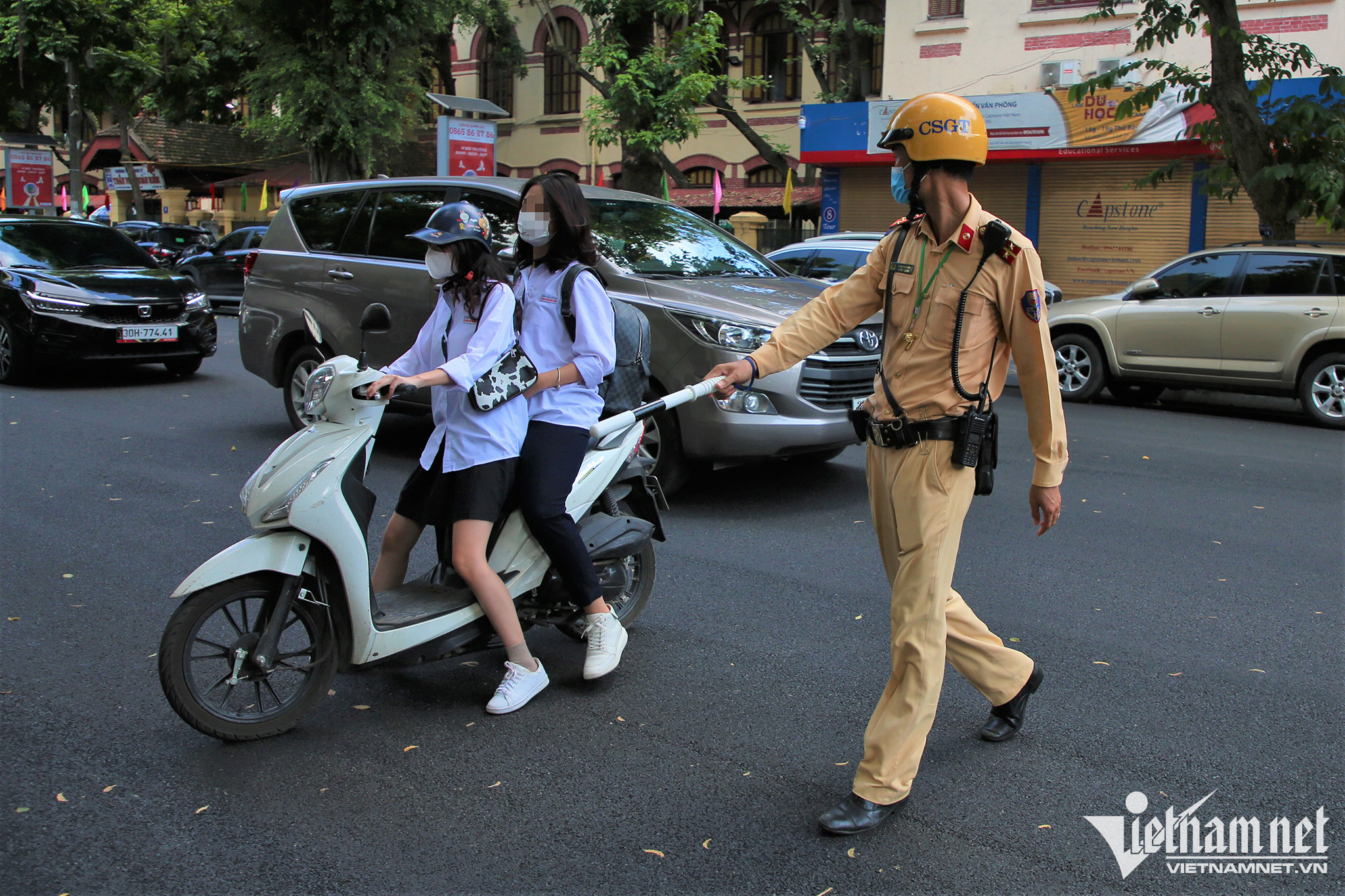 hoc sinh vi pham luat 7.jpg