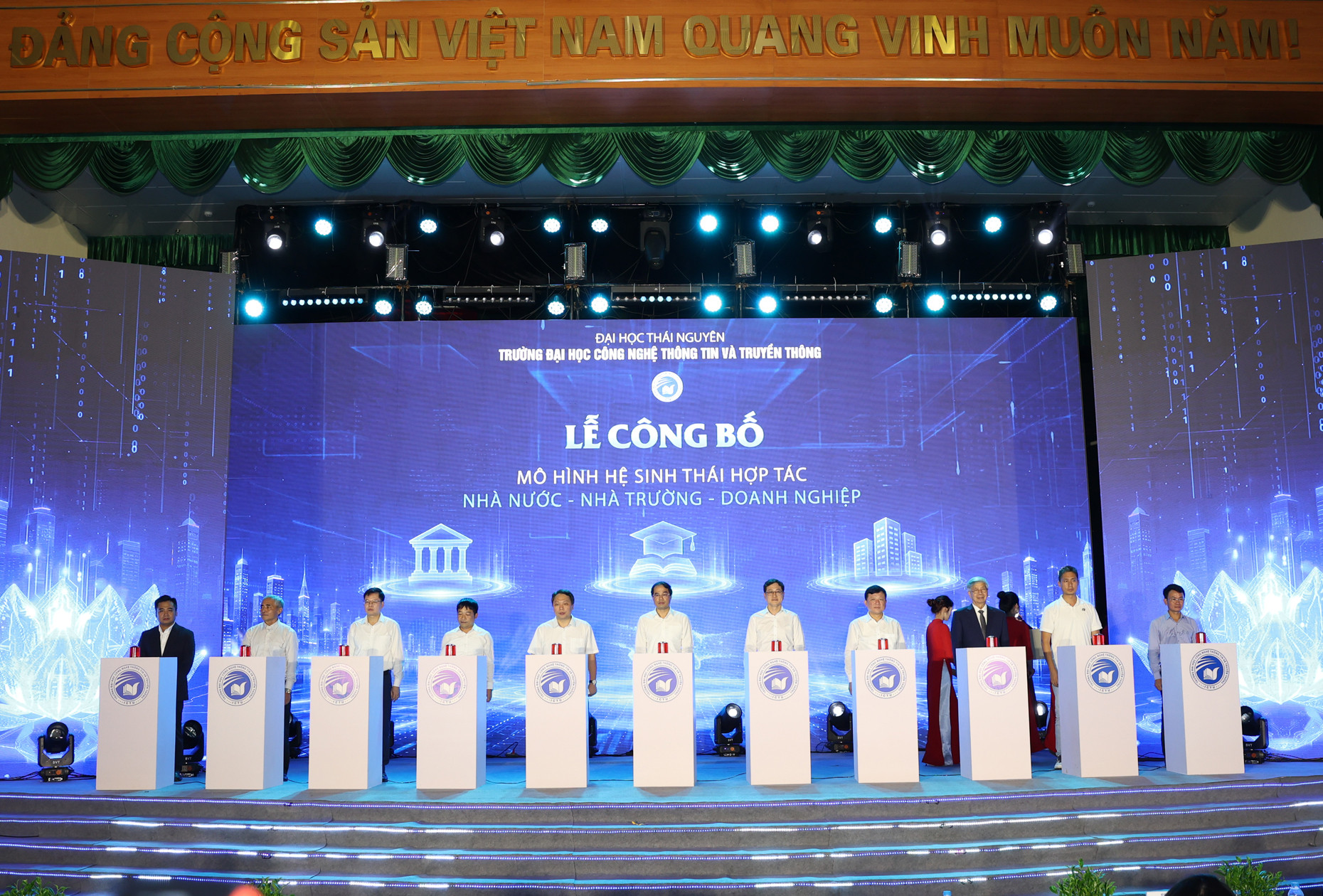 Mo hinh ba nha .jpg