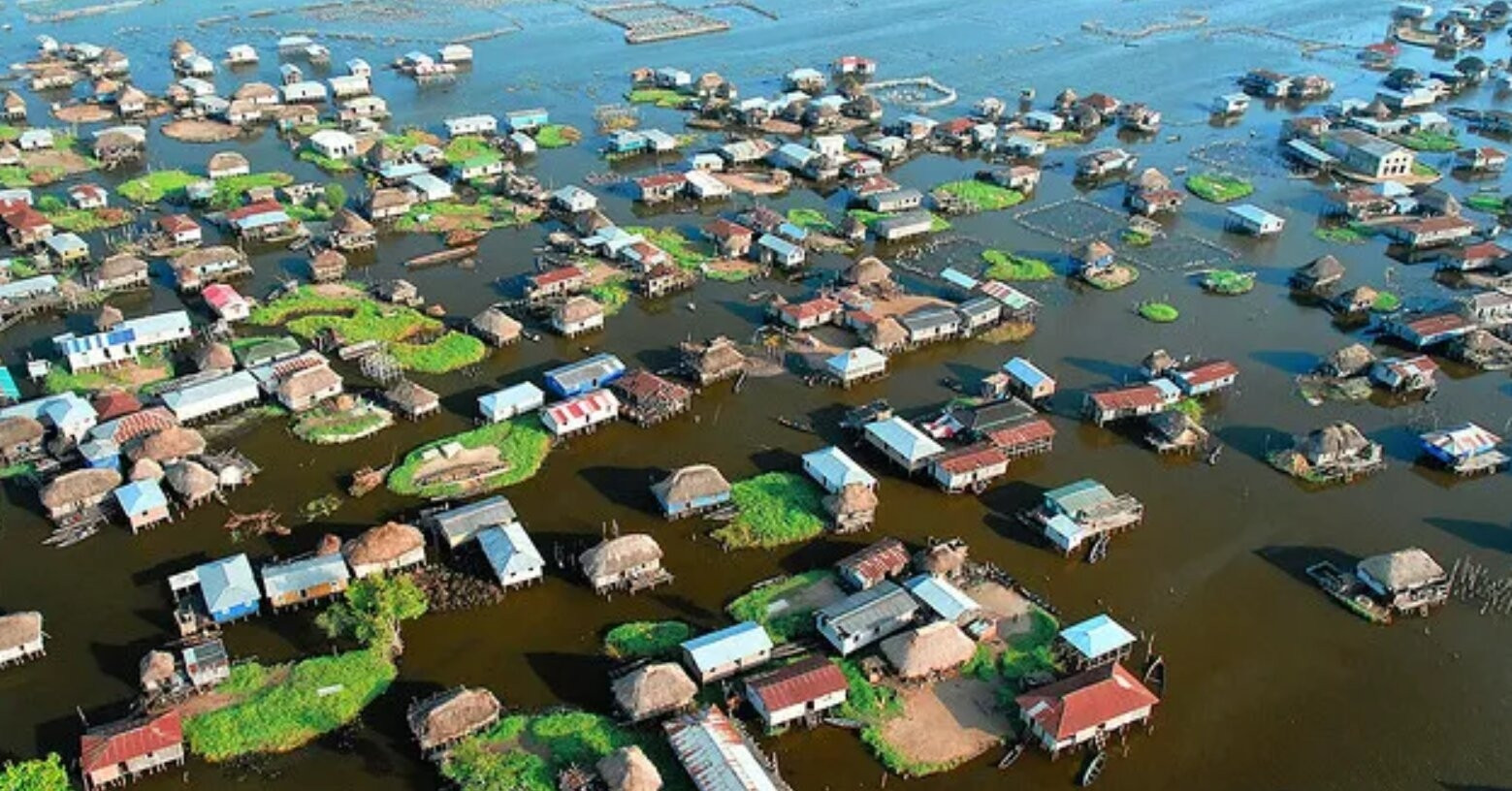 Ngôi làng 20.000 dân không đường sá, xe cộ, chợ và khách sạn đều nổi trên nước