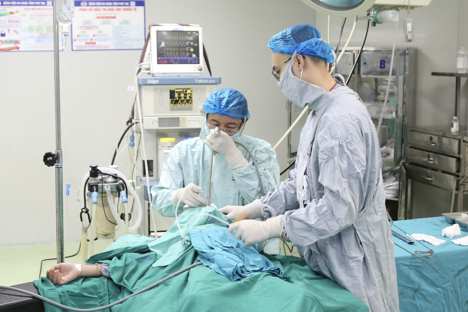 Ôm con đi cấp cứu vì sai lầm thường gặp của cha mẹ