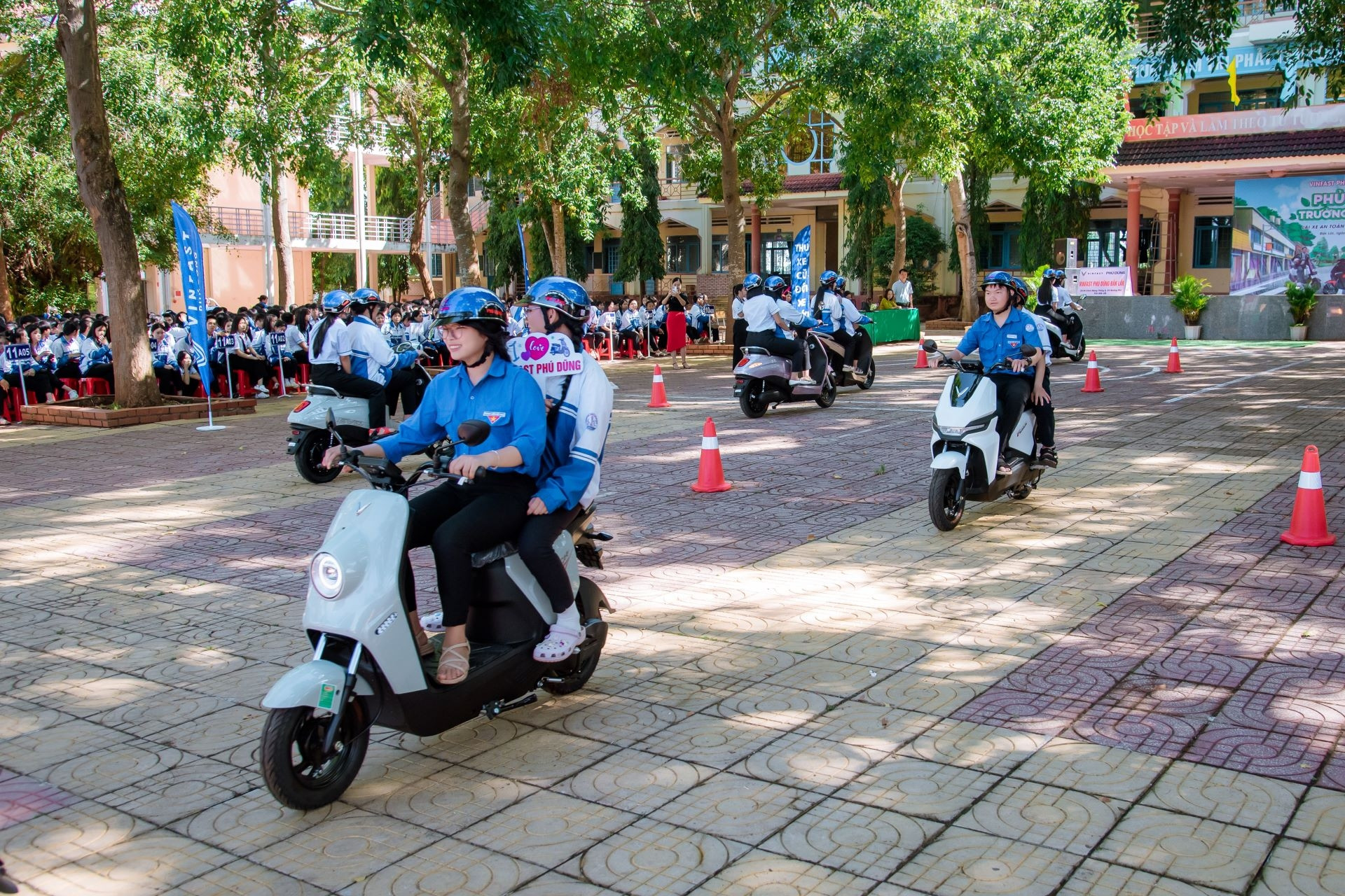 Quy định về xử phạt người dưới 18 tuổi đi mô tô: Hiểu đúng để chọn xe phù hợp