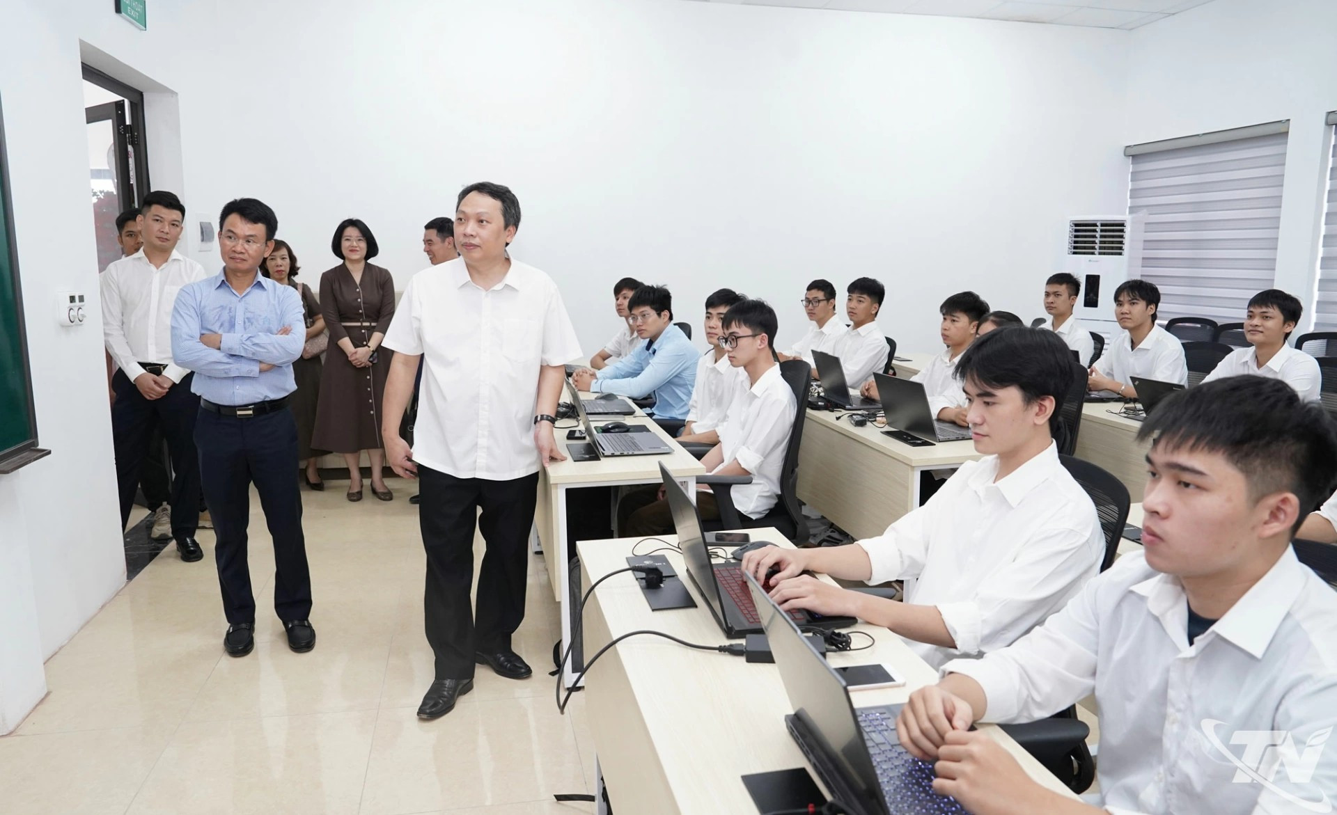 thu truong Huy Dung 1.jpg