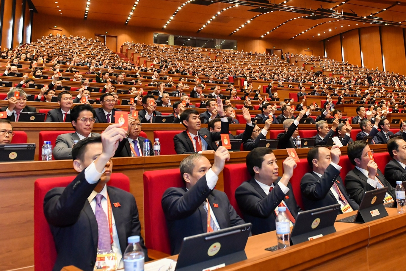 Bộ Chính trị: Xây dựng thẻ đảng viên, hồ sơ đảng viên điện tử trong toàn Đảng