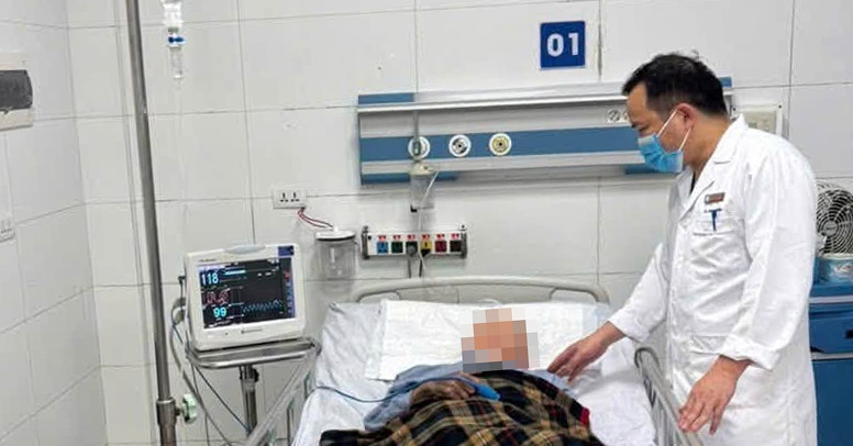Cành rào vướng qua chân, người đàn ông rơi vào nguy kịch