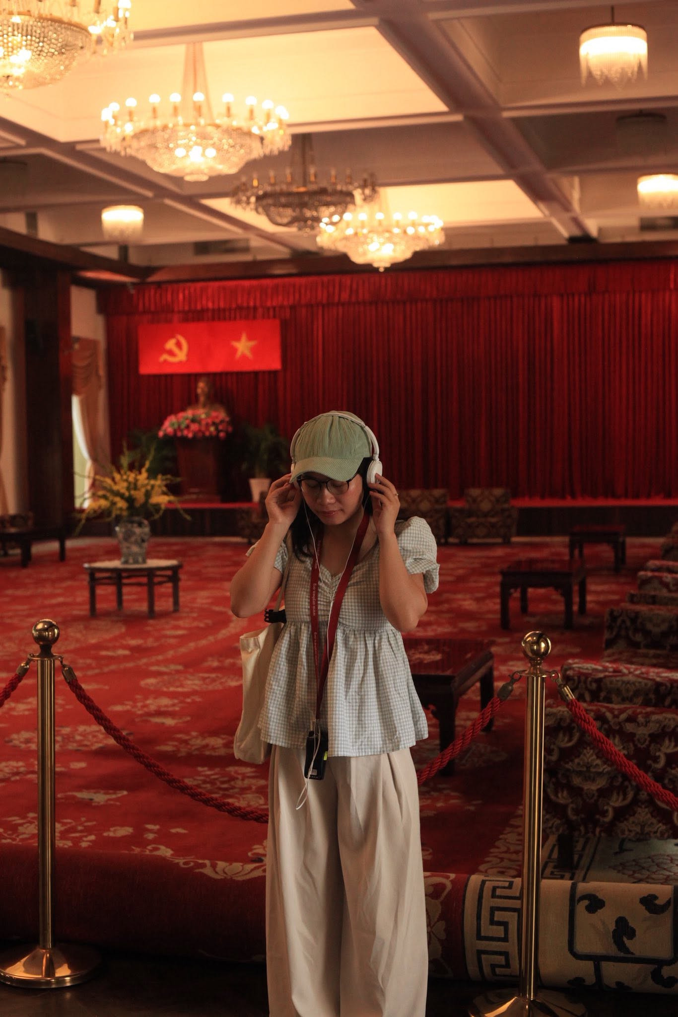 https://static-images.vnncdn.net/vps_images_publish/000001/000003/2026/7/5/co-gai-hai-phong-xuyen-viet-1778.jpg