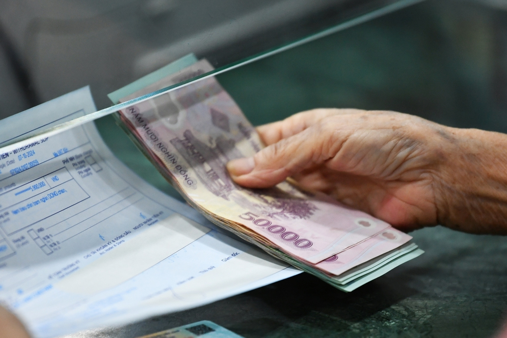 Đề xuất tăng mức trợ cấp cho người cao tuổi khi giá cả sinh hoạt ngày càng tăng
