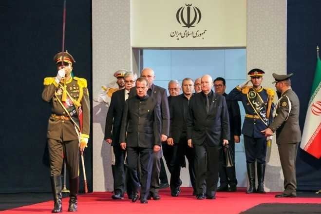 Ông Medvedev nói Iran có 'công cụ răn đe mới' mạnh ngang vũ khí hạt nhân