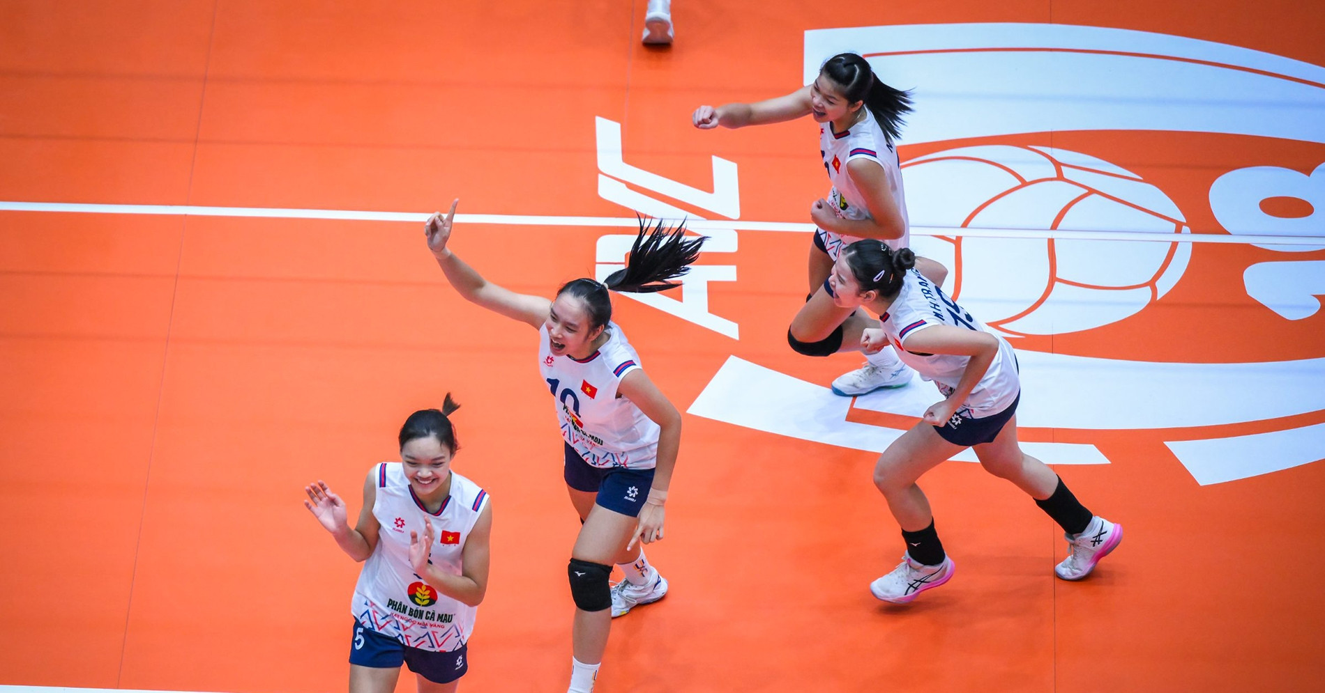 Tuyển bóng chuyền U18 nữ Việt Nam thắng 1 set trước Trung Quốc