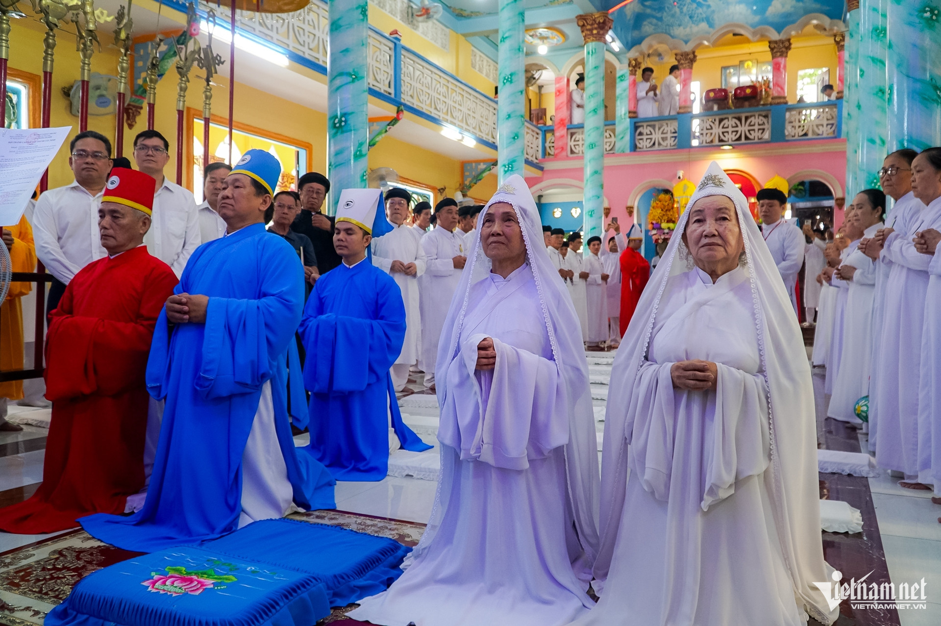 W-cao đài TPHCM Nguyễn Huế 8.jpg