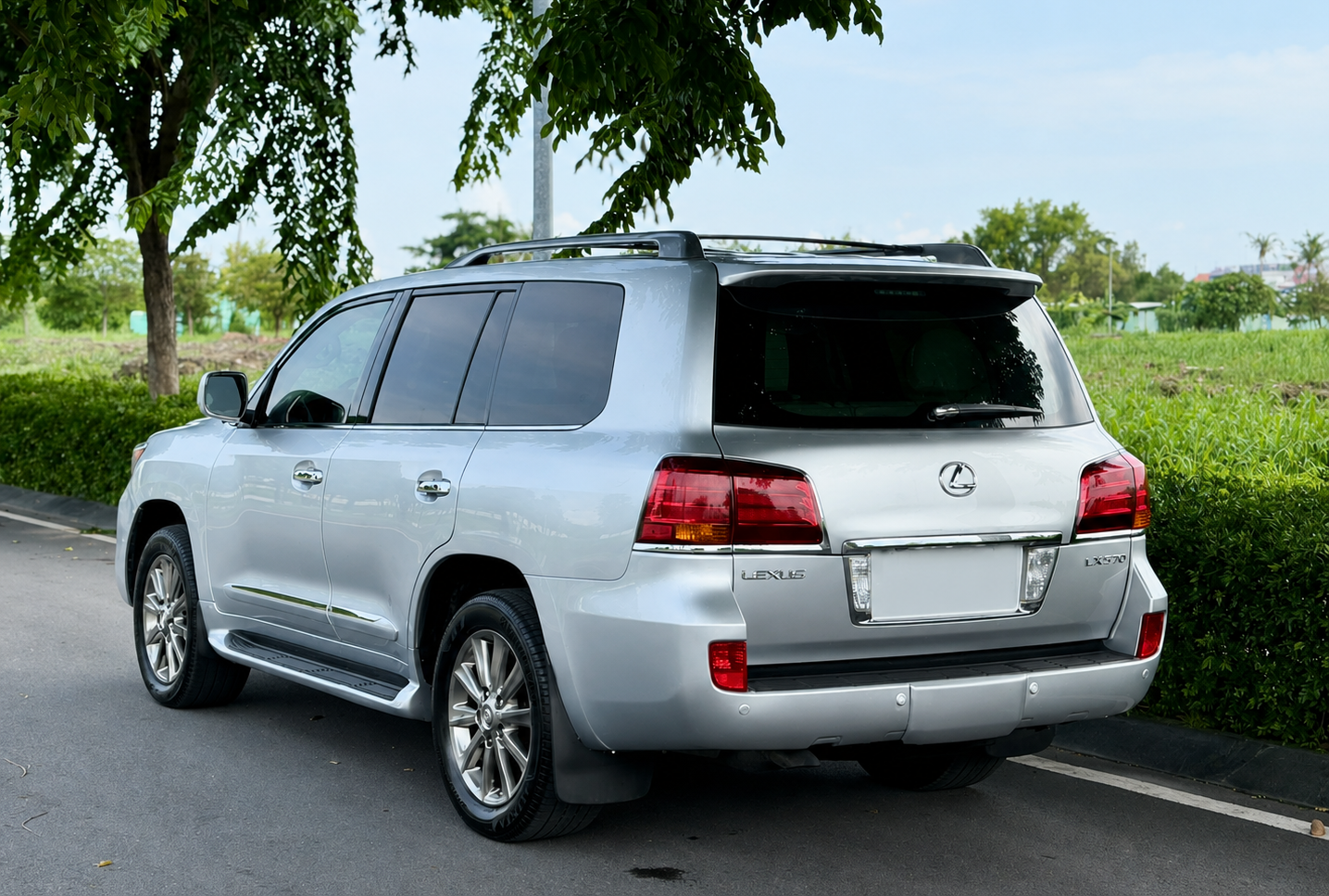 Xe sang cũ Lexus LX570 2009 sau 17 năm vẫn có giá 1,5 tỷ liệu có bị chê đắt?