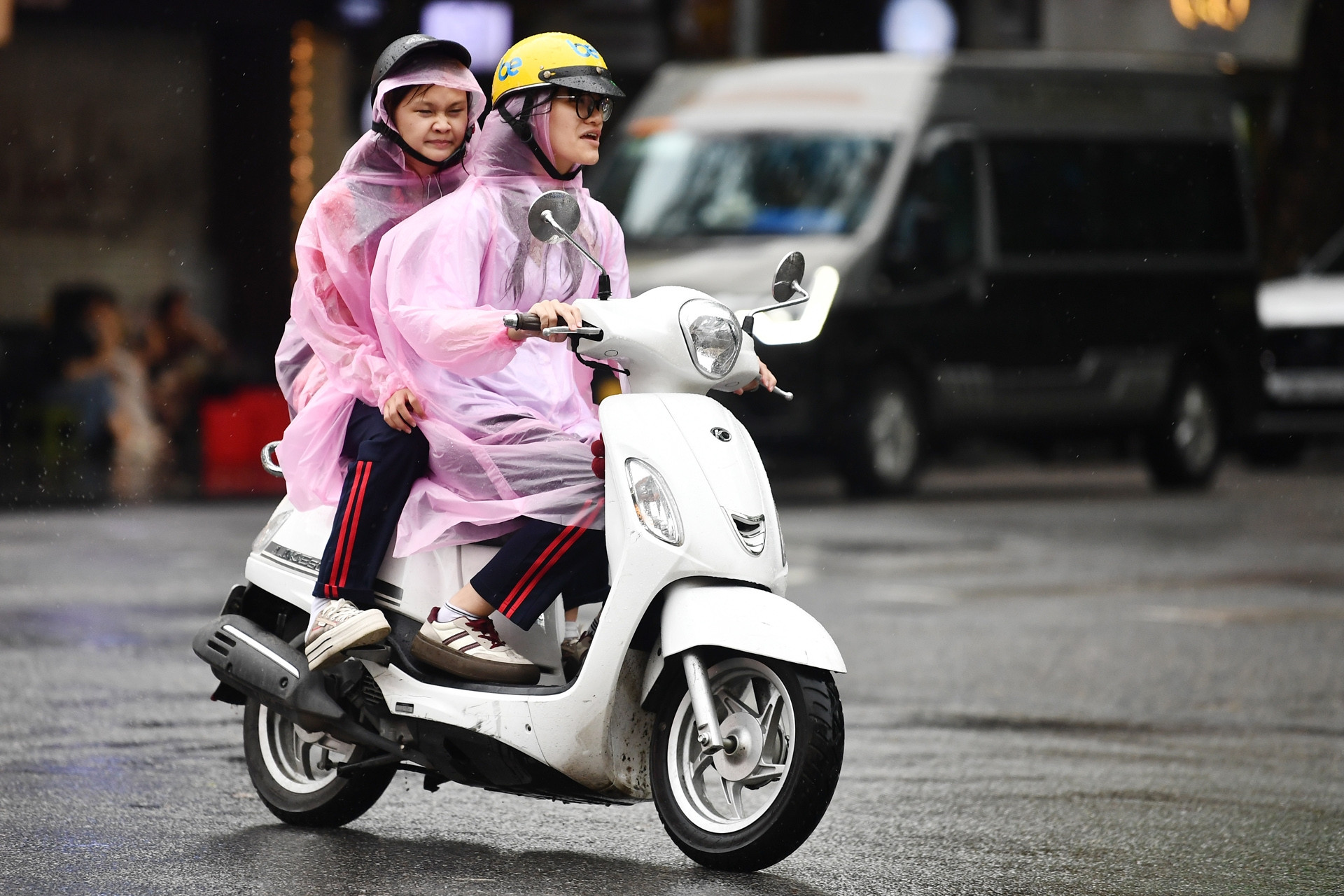 Dự báo thời tiết 7/7/2026: Miền Bắc vẫn mưa rải rác, Hà Nội tăng tiếp lên 35 độ