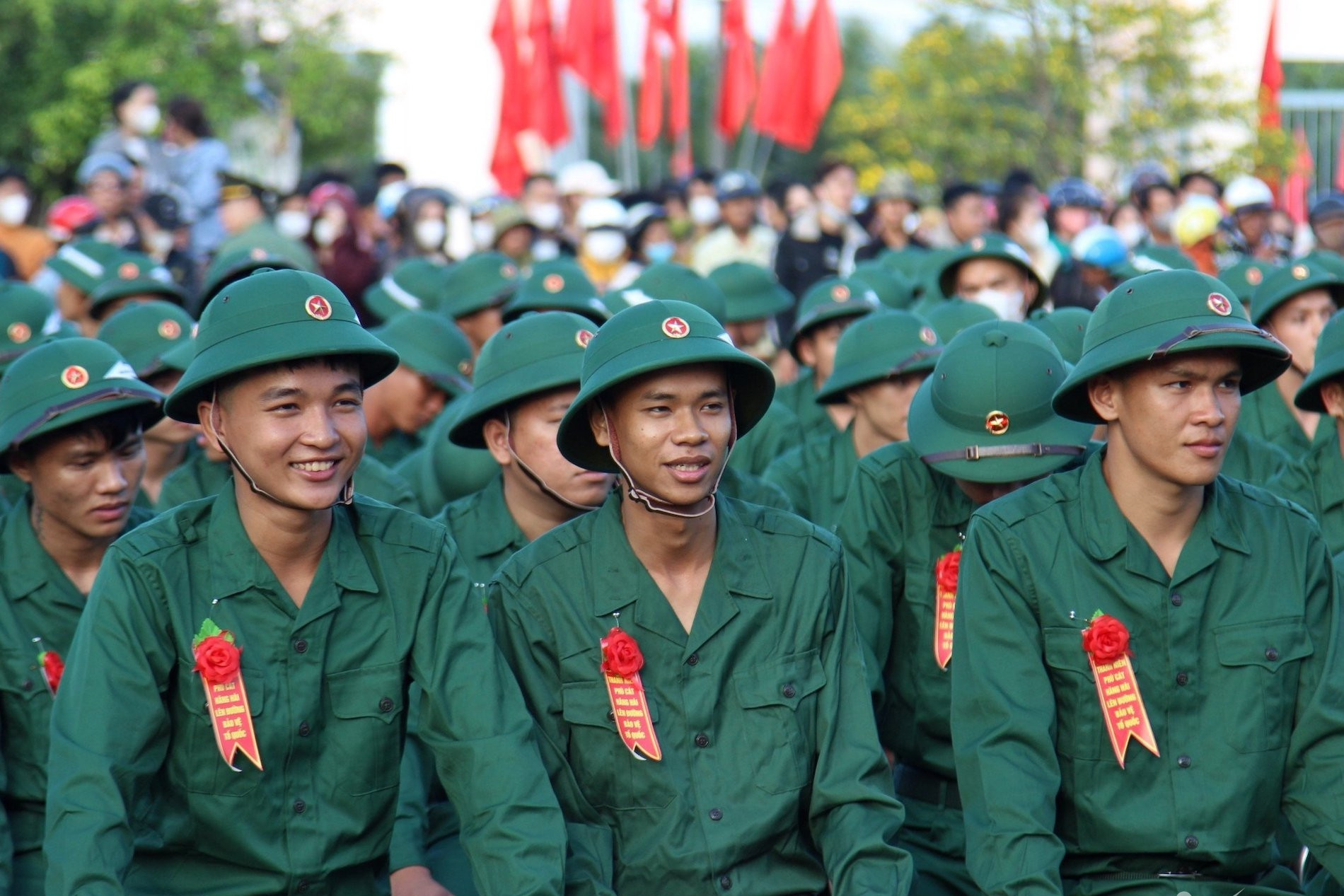 Bộ Quốc phòng trả lời kiến nghị về tật khúc xạ, hình xăm khi gọi nhập ngũ