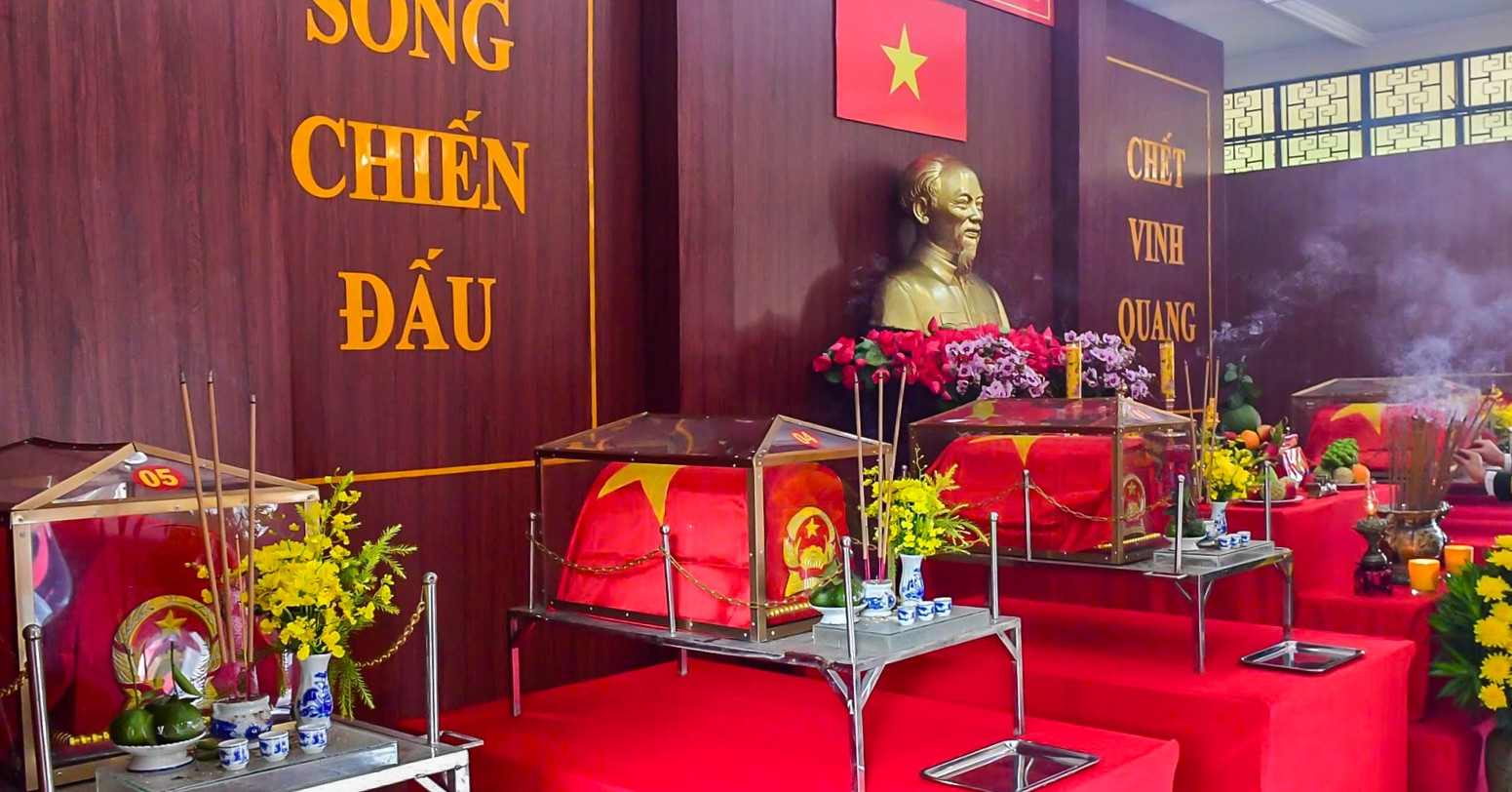 Có người nhận là thân nhân liệt sĩ nhờ di vật còn sót lại ở công viên Lê Thị Riêng