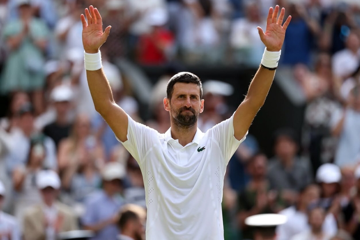 Djokovic vượt kỷ lục Federer, nhọc nhằn vào tứ kết Wimbledon