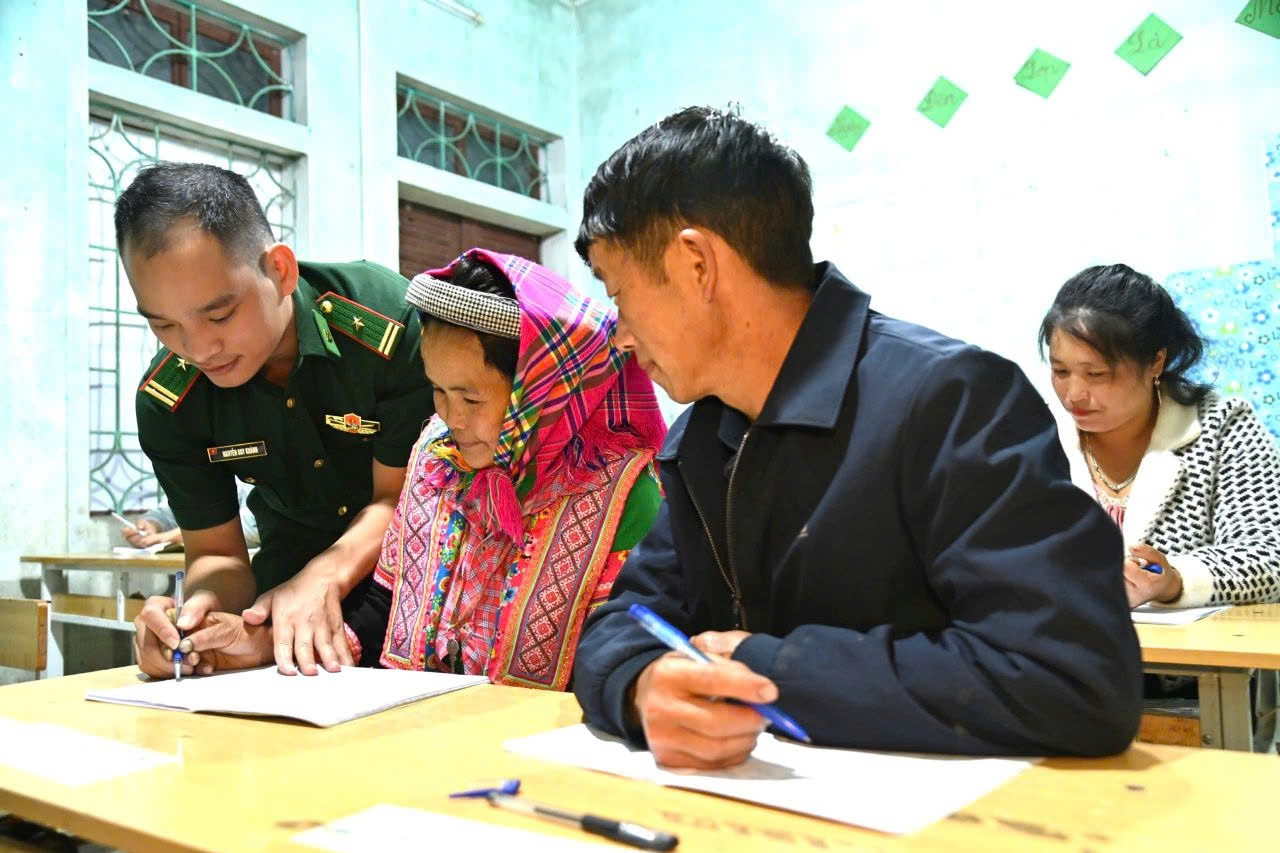 Lai Châu đẩy mạnh truyền thông, tạo động lực giảm nghèo bền vững