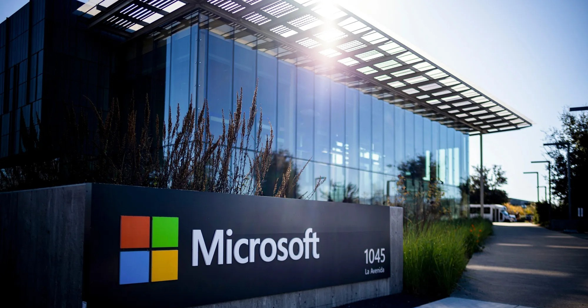 Microsoft sa thải 4.800 nhân sự