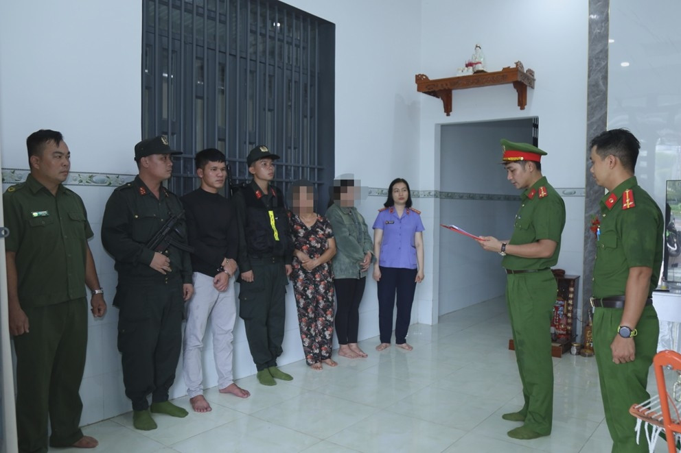 Nhóm 7 nhân viên bán trộm 1.200 tấn chì, 'làm đẹp' sổ sách để qua mặt giám đốc