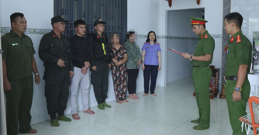 Nhóm 7 nhân viên bán trộm 1.200 tấn chì, &amp;apos;làm đẹp&amp;apos; sổ sách để qua mặt giám đốc