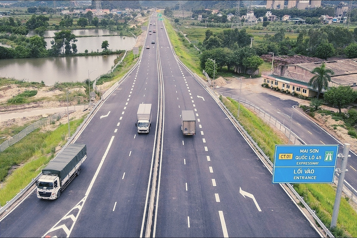 Tài xế lo bị phạt nguội vì 'biển tốc độ điện tử' trên cao tốc Bắc - Nam