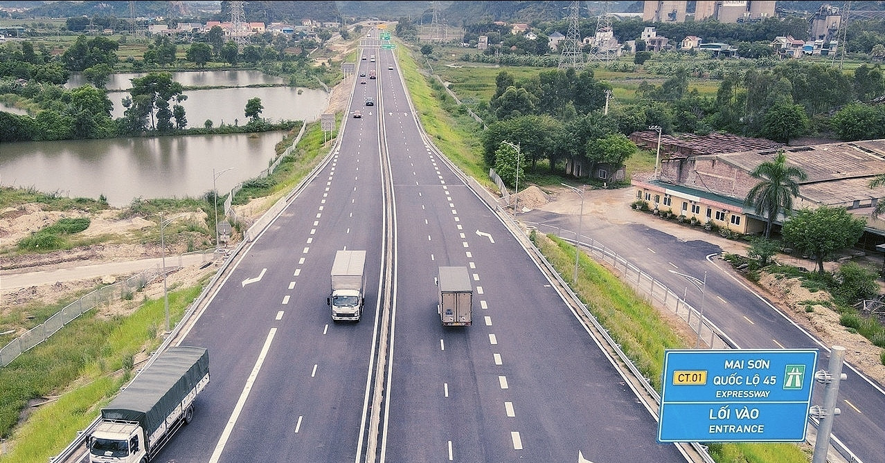 Tài xế lo bị phạt nguội vì 'biển tốc độ điện tử' trên cao tốc Bắc - Nam