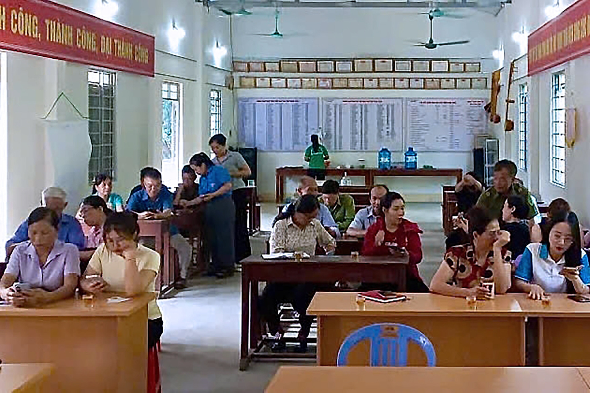 Trao kỹ năng số, giảm nghèo thông tin ở vùng cao Lương Sơn