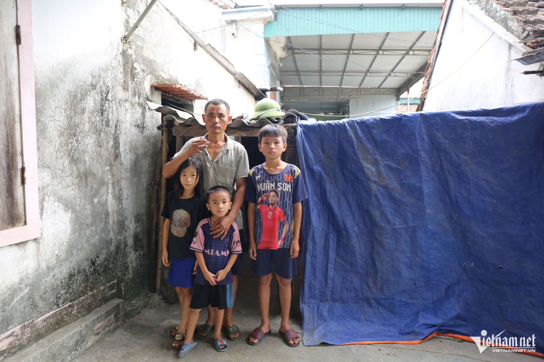 W-Hai đứa trẻ chưa biết mặt mẹ.jpg