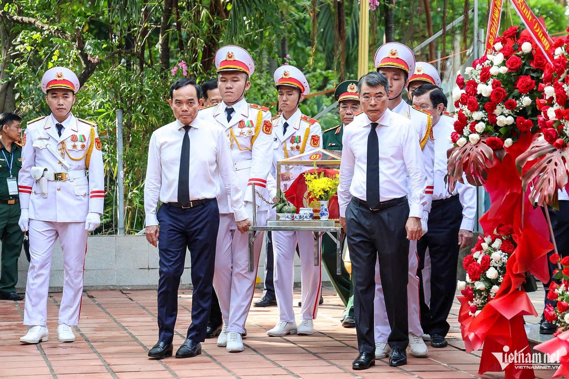 W-lê thị riêng   Nguyễn Huế 6.jpg