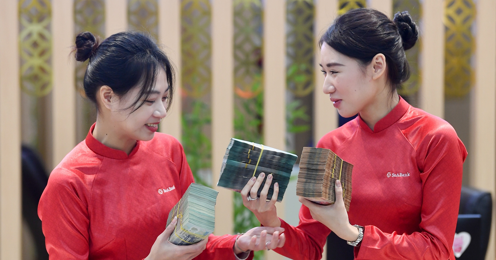 Lãi suất ngân hàng hôm nay 7/7/2026: Ngân hàng hào phóng mời săn lãi suất như săn sale
